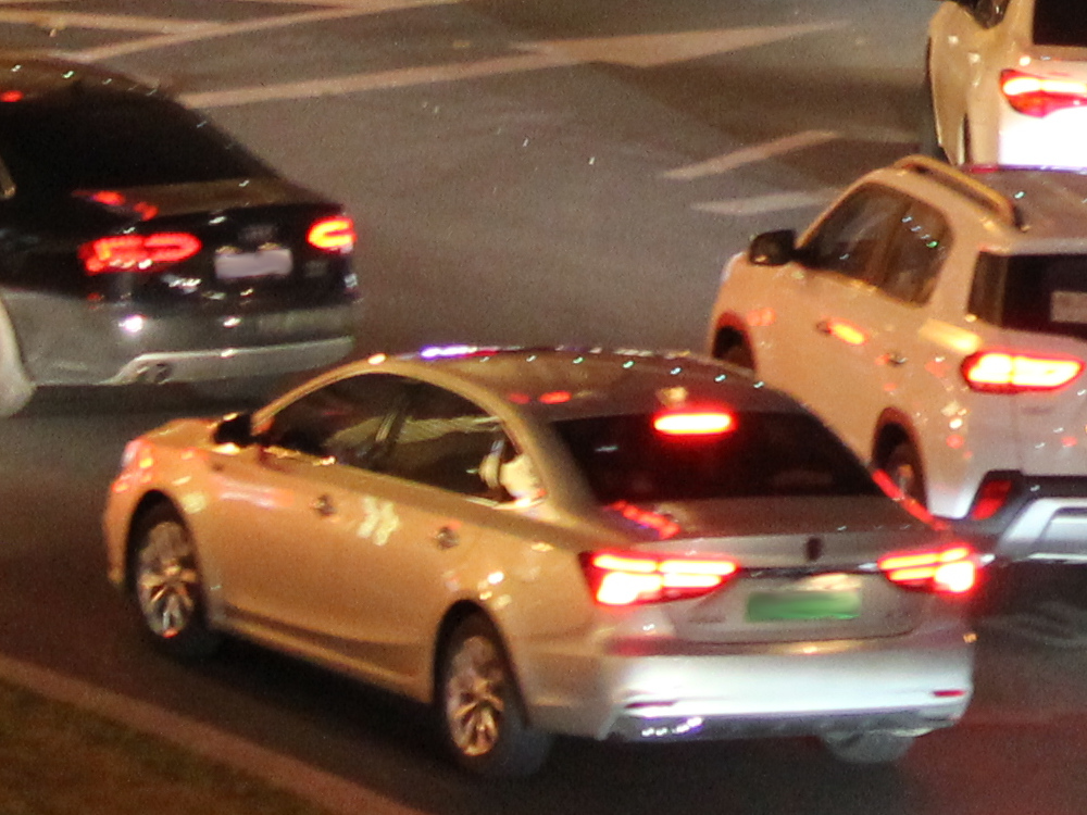 Roewe I6