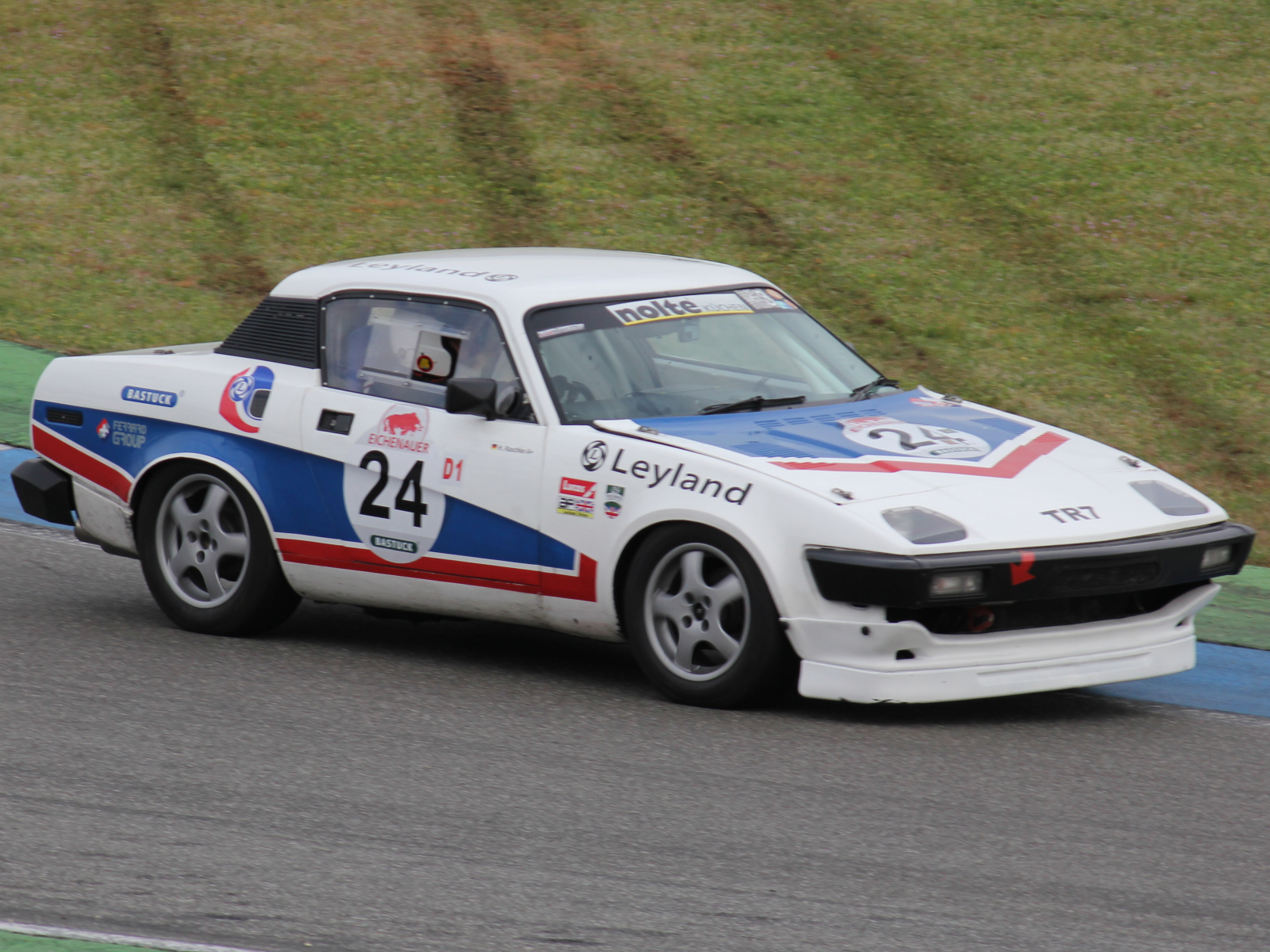 Triumph TR8