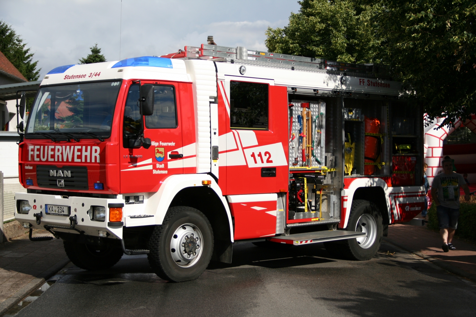MAN LE 14.220 Feuerwehr mit Aufbau von Rosenbauer