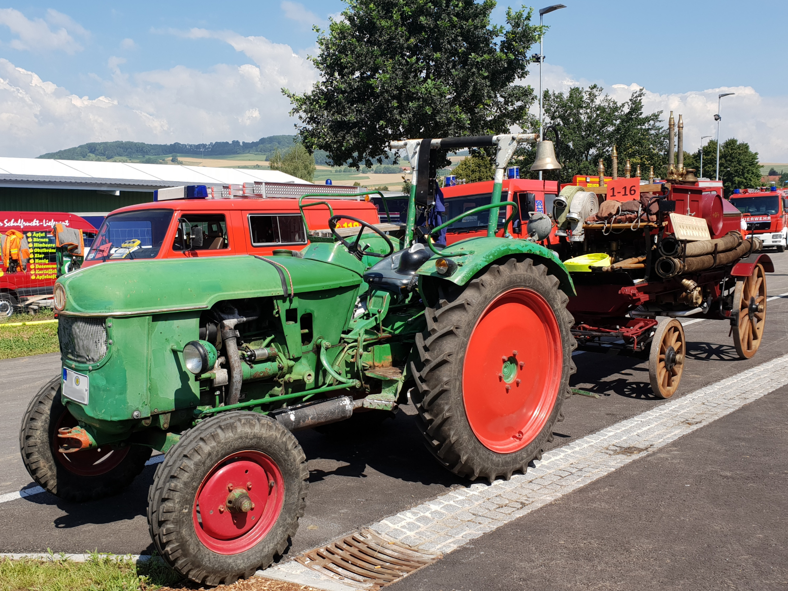 Deutz mit Feuerwehranhänger von Metz