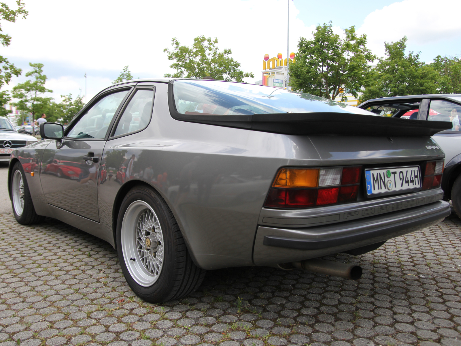 Porsche 944