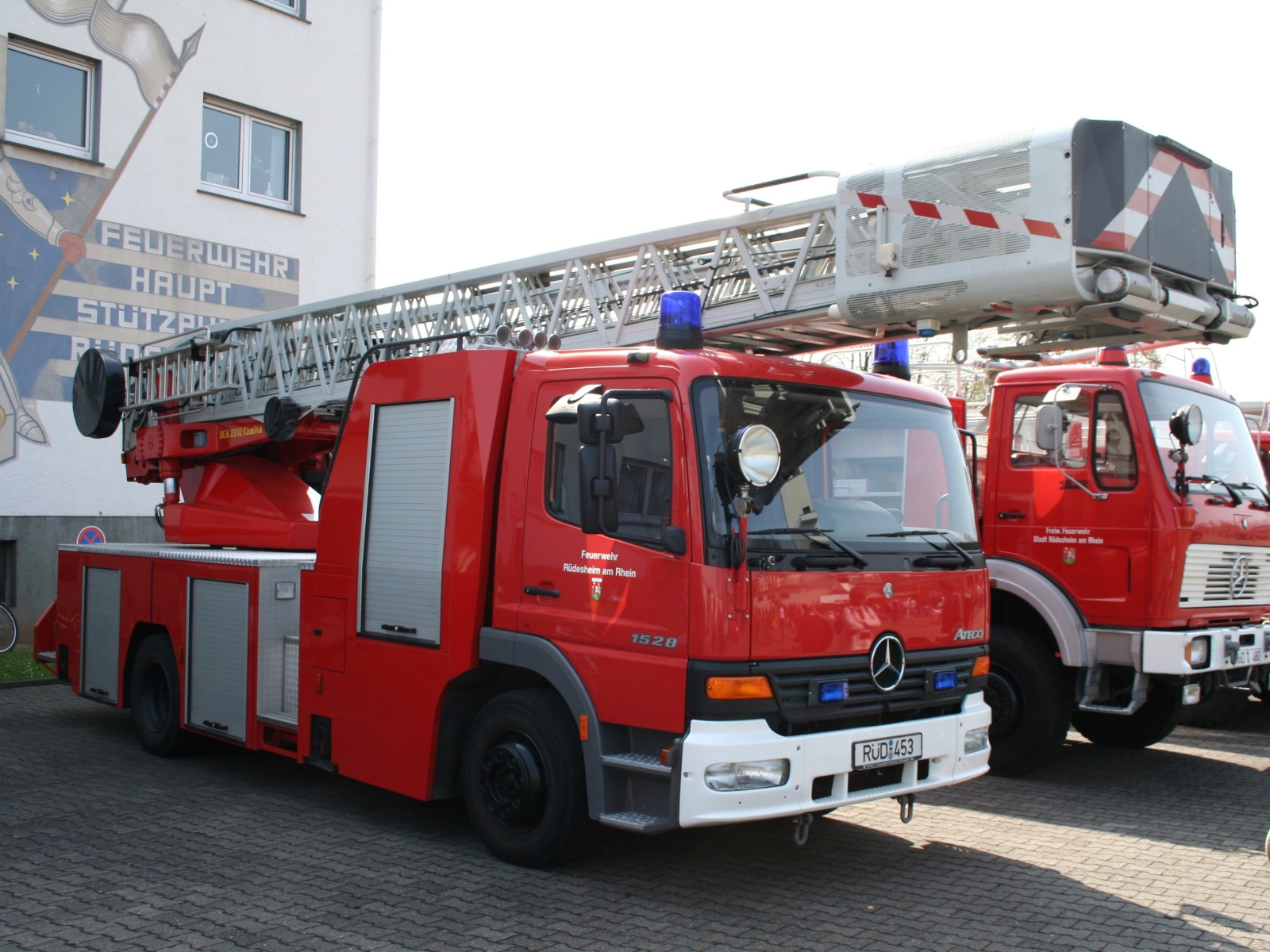 Mercedes Benz Atego 1528 DLK 23/12 Feuerwehr mit Aufbau von Camiva