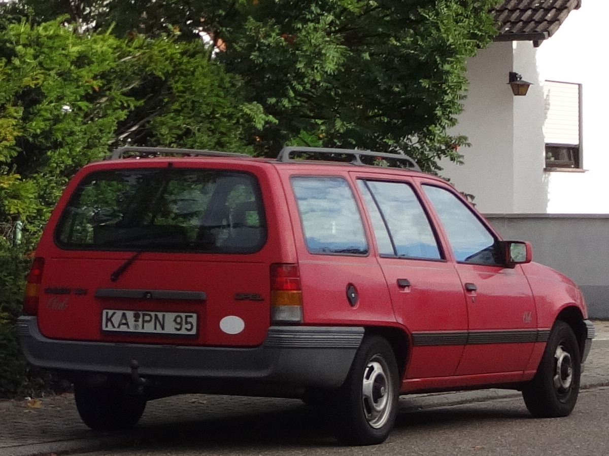 Opel Kadett E 1,6i Club Caravan