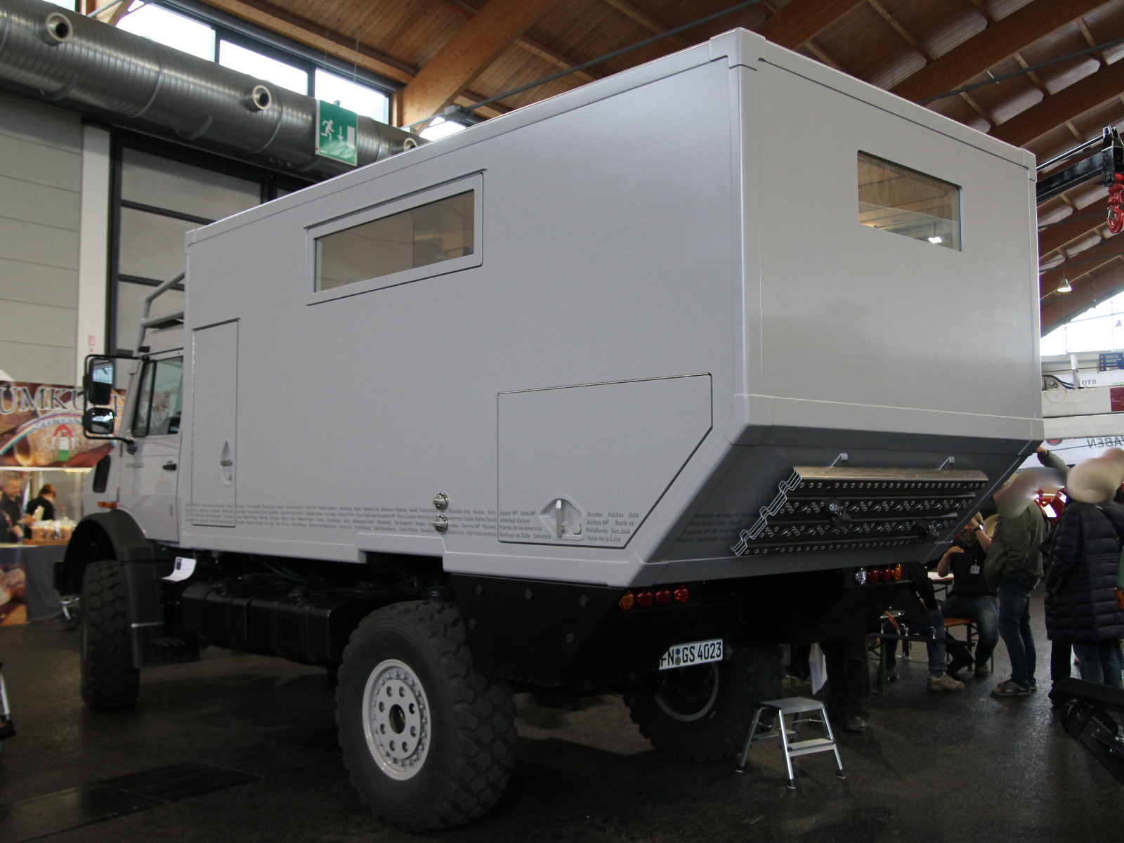Unimog 4023 Carbon und Friends