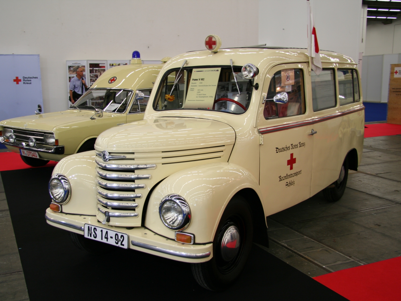 Framo V 902 Krankenwagen Deutsches Rotes Kreuz