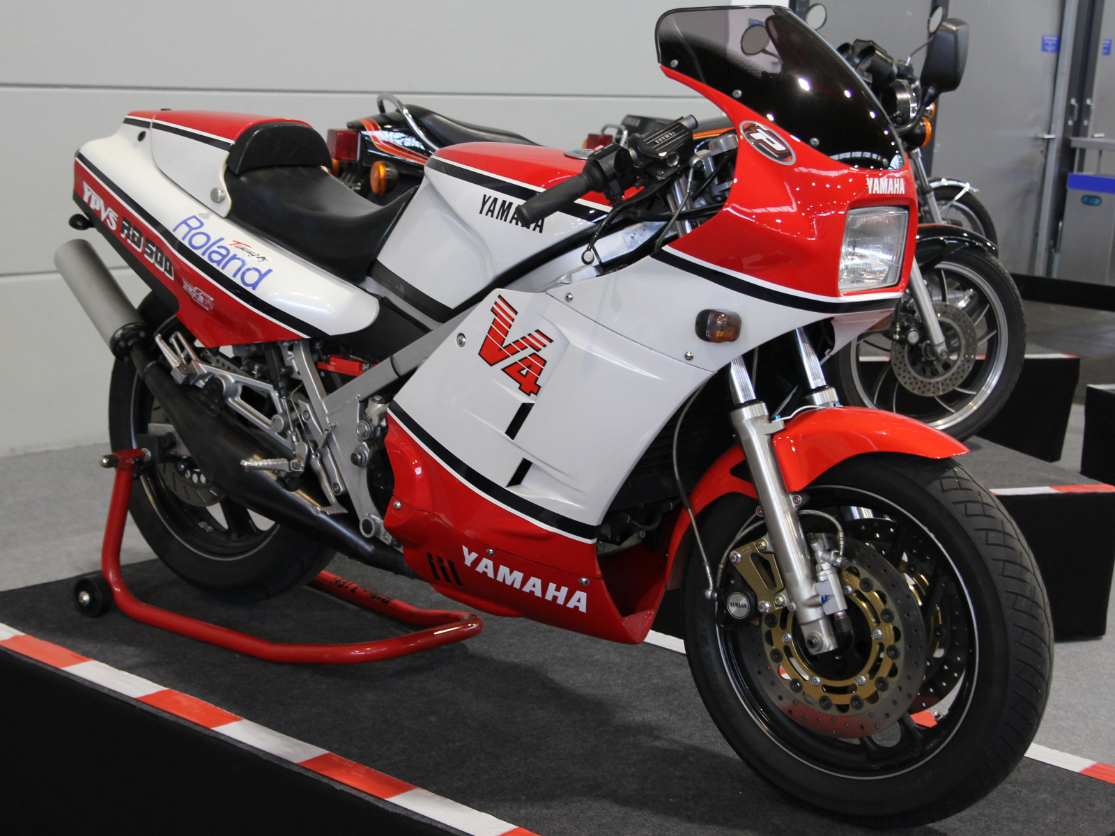 Yamaha V4