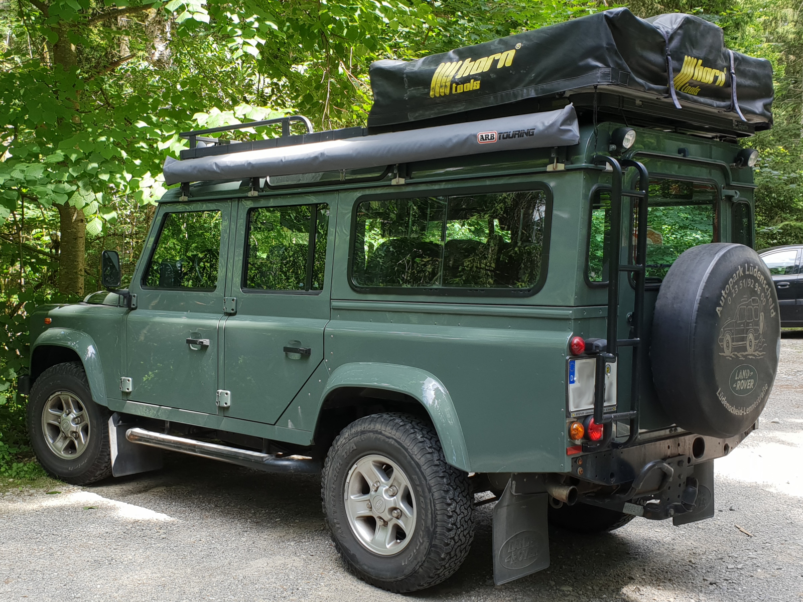 Land Rover Defender 109